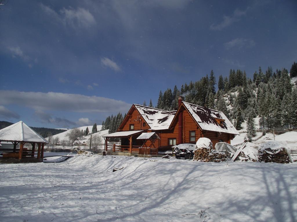 Cabana Piatra Runcului Vatra Moldoviţei エクステリア 写真