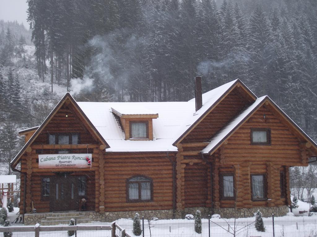 Cabana Piatra Runcului Vatra Moldoviţei エクステリア 写真