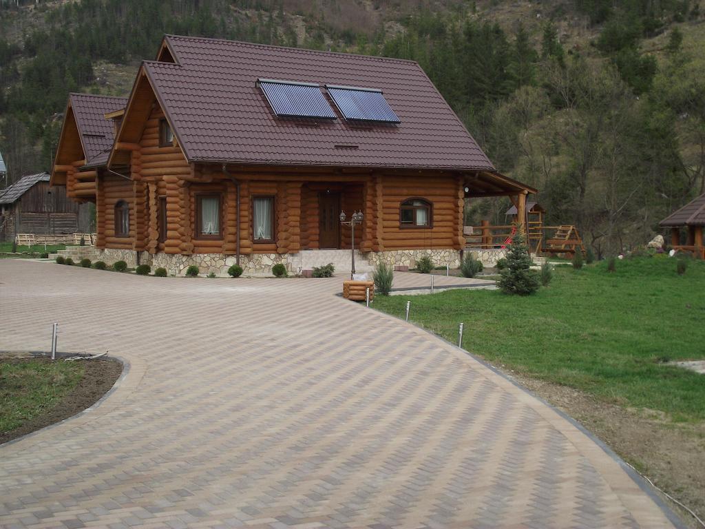 Cabana Piatra Runcului Vatra Moldoviţei エクステリア 写真
