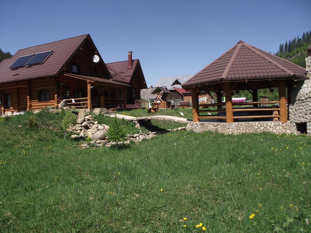 Cabana Piatra Runcului Vatra Moldoviţei エクステリア 写真