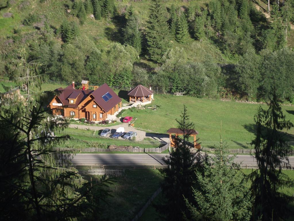 Cabana Piatra Runcului Vatra Moldoviţei エクステリア 写真