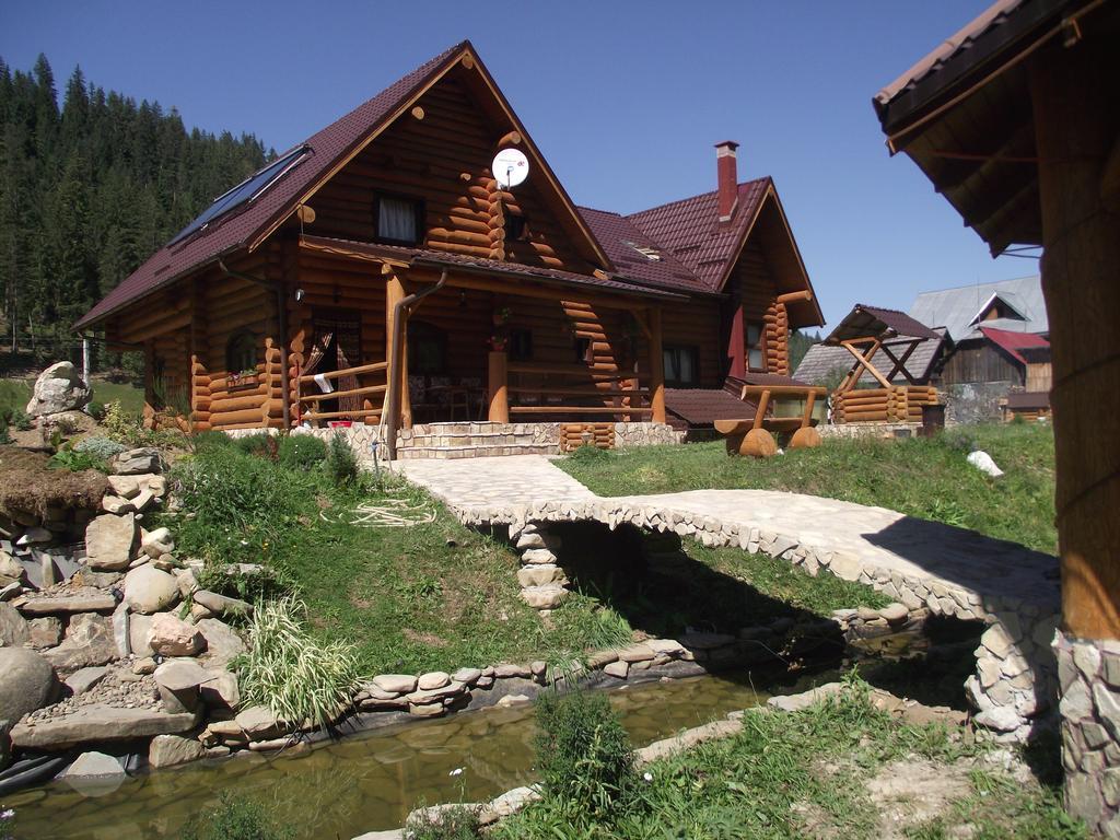 Cabana Piatra Runcului Vatra Moldoviţei エクステリア 写真