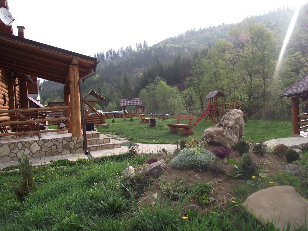 Cabana Piatra Runcului Vatra Moldoviţei エクステリア 写真