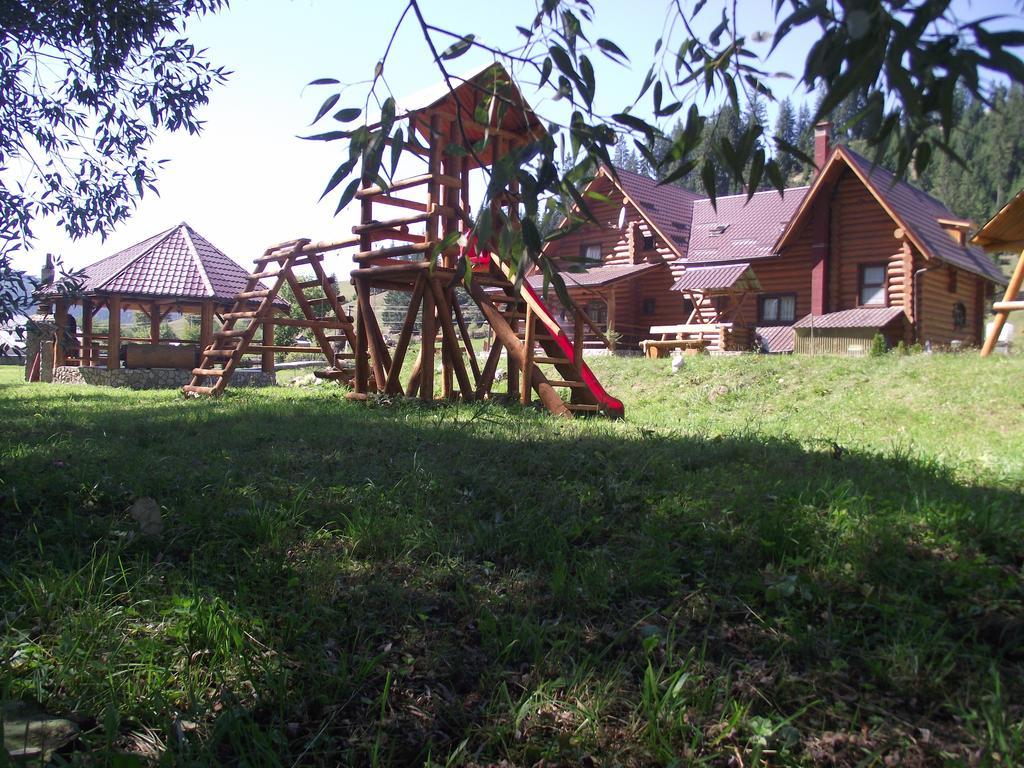 Cabana Piatra Runcului Vatra Moldoviţei エクステリア 写真
